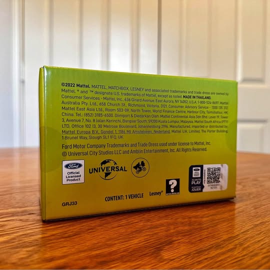 Green Jurassic Park Ford Explorer diecast vehicle box, rear label and barcode visible.