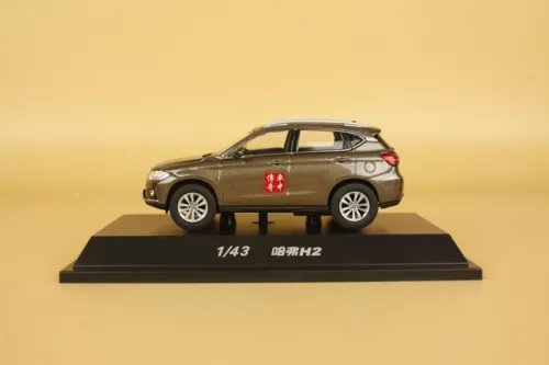 1:43 brown diecast SUV model with detailed wheels and rear lights
