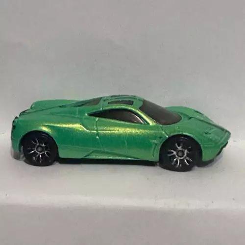 Green Pagani Huayra 2012 diecast sports car with black wheels and hood vents
