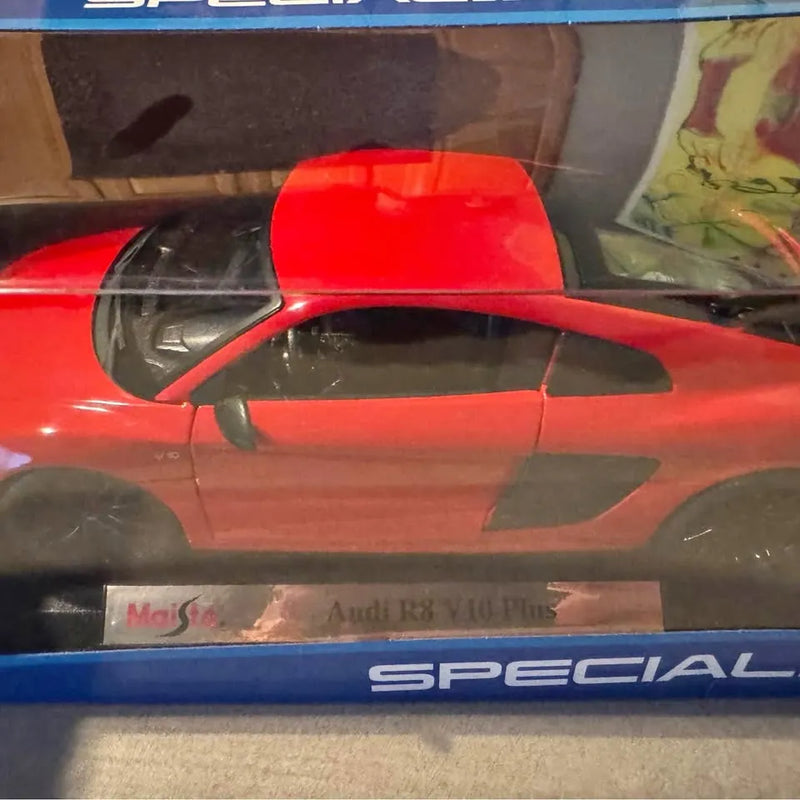 1:18 diecast sports car model, red Audi R8 V10 Plus with side doors