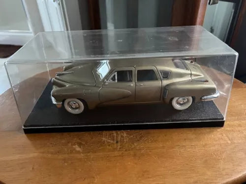 1:18 diecast Tucker Torpedo model car in clear display case, metallic gold