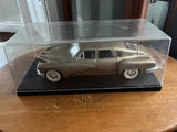 Road Signature 1:18 Diecast Premium 1948 Tucker Torpedo Gold w/ Display Case Parts