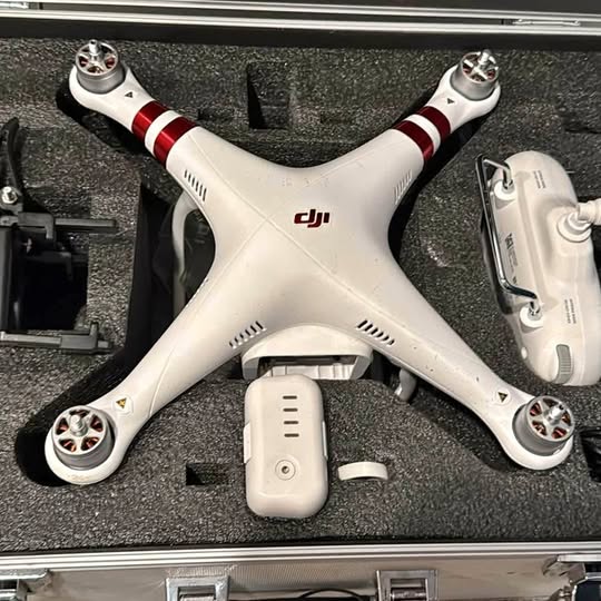 Phantom 3 drone with white body, four propellers, and DJI logo