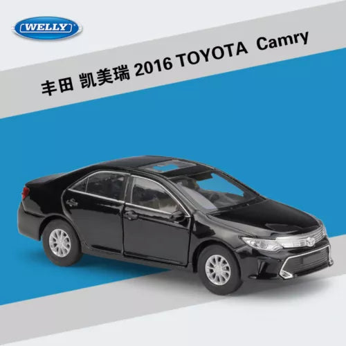 Welly 1:36 diecast Toyota Camry model car, black sedan, front 3/4 view