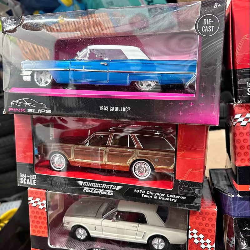 1:24 scale diecast car set in display boxes, blue and brown cars