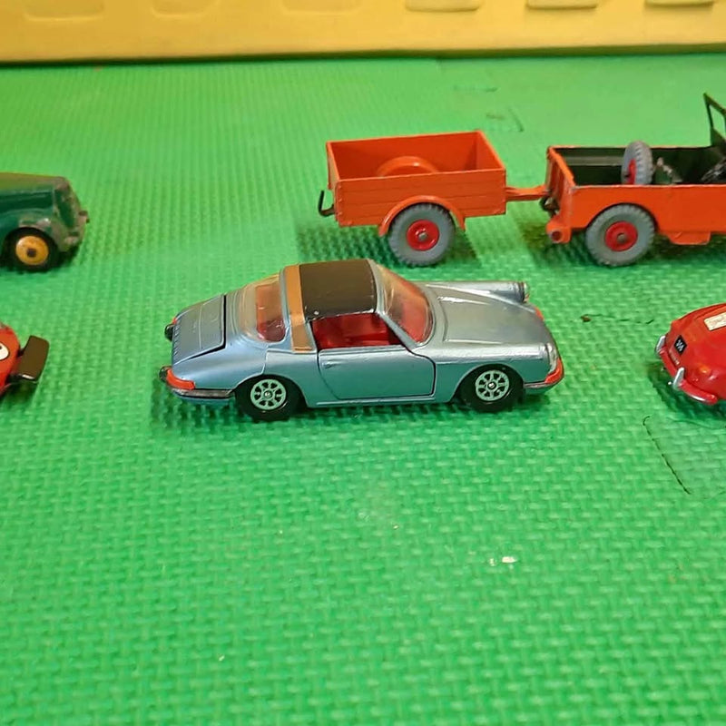Landrover die-cast model vehicle, silver and green