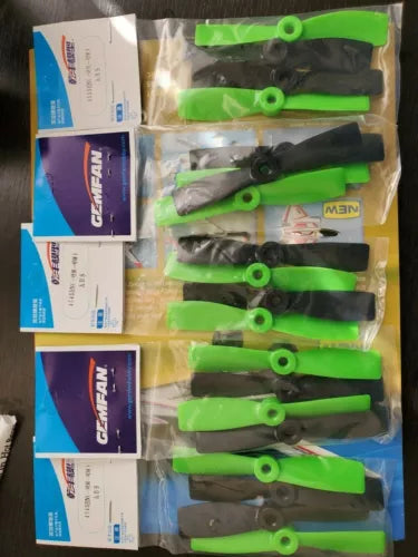 Green FPV drone propellers in 10 sets, with black hubs, packaged in plastic bags