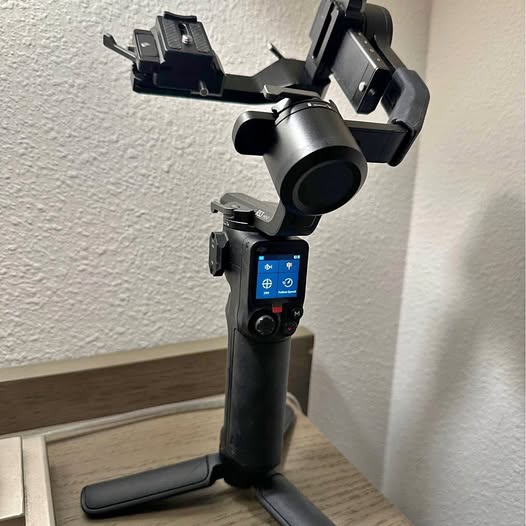 DJI RS 3 Mini 3-axis gimbal stabilizer with phone mount and control screen