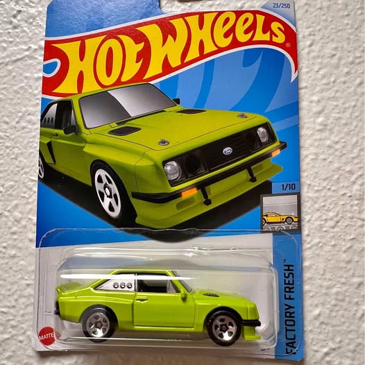 Hot Wheels diecast Ford Escort RS2000 lime green car in blister pack