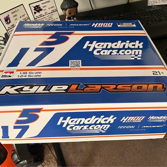 Kyle Larson 1:24 scale diecast car box with #5 HendrickCars.com design