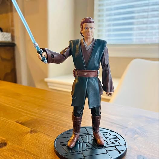 Disney diecast action figure of Anakin Skywalker in teal Jedi robe, holding lightsaber