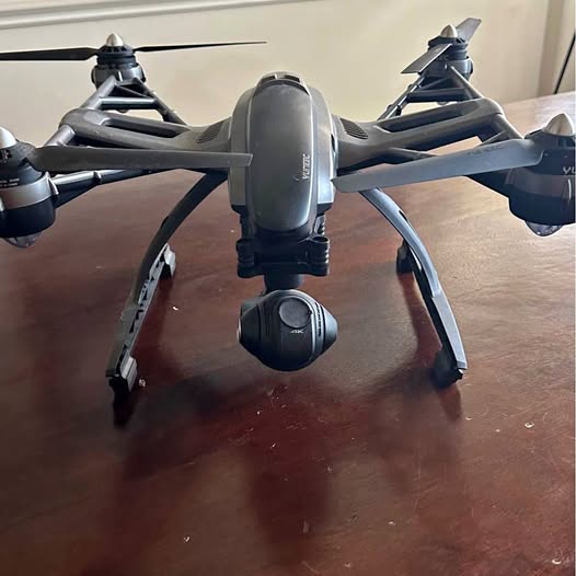 Yuneec Q500 4K drone with front camera and four propellers, gray