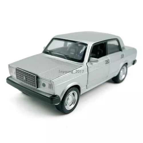 1:32 Lada VAZ diecast model car, silver front 3/4 view with grille and headlights