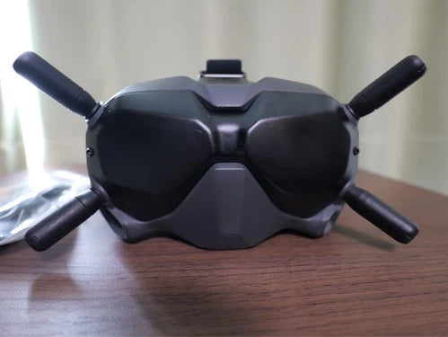 Dji FPV goggles headset with dual side antennas and central display module