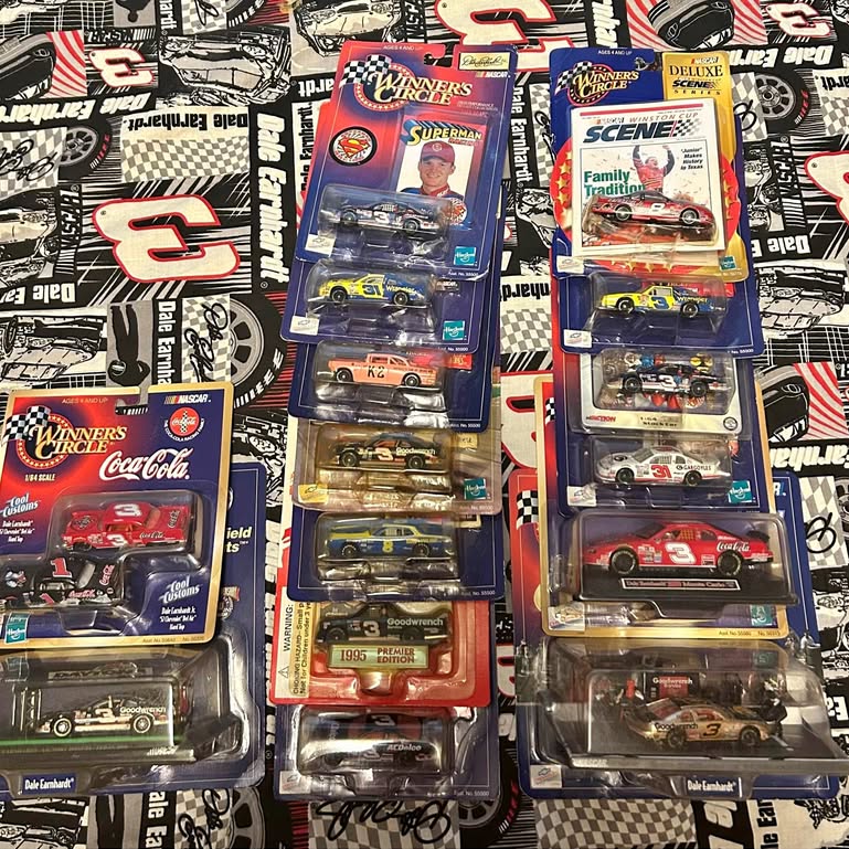 1:64 diecast car multipack with blister display of multiple race cars