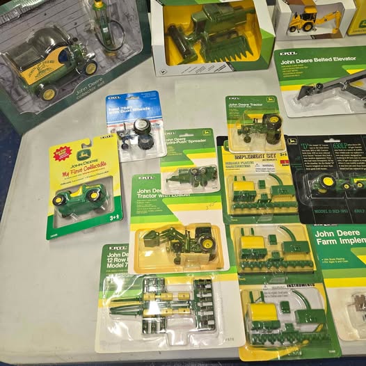 1/64 scale farm and construction diecast in blister package, John Deere style