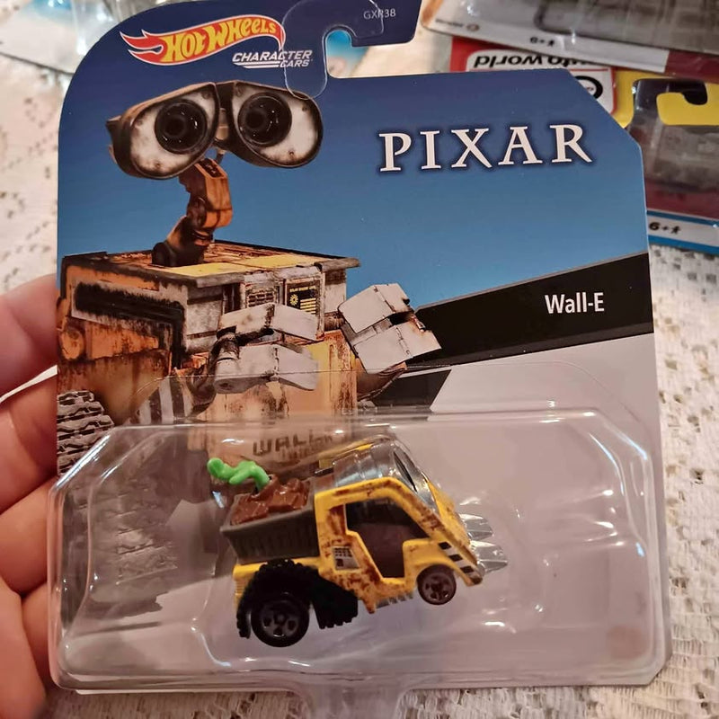 Wall-E Hot Wheels 1:64 diecast in clear blister, yellow robot vehicle