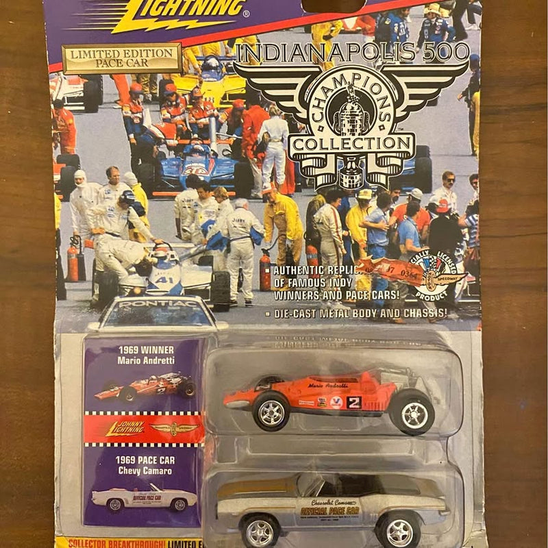 1:64 diecast car 2-pack set in display blister with Indy 500 racer cars