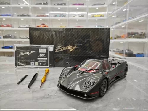 Silver 1:18 diecast Pagani Zonda sports car model