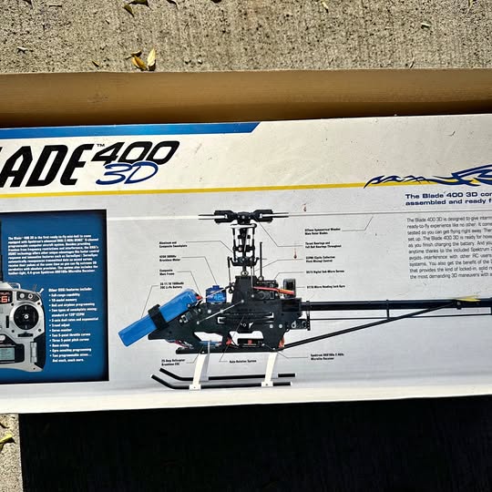 Drone model box with Blade 400 3D artwork and labeled parts diagram