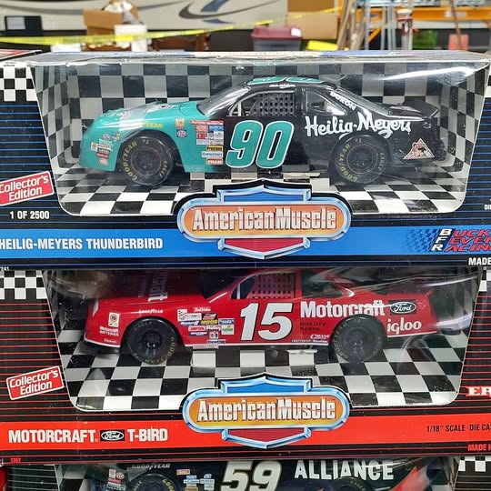 1:18 diecast car set in box, showing teal #90 and red #15 racing cars