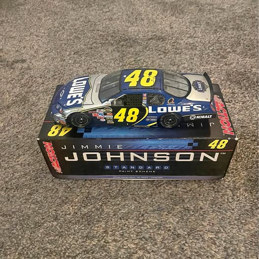 Jimmie Johnson #48 1:24 scale diecast race car, blue and black livery