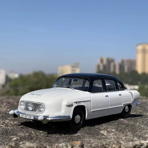 Light gray classic alloy diecast sedan model, front 3/4 view