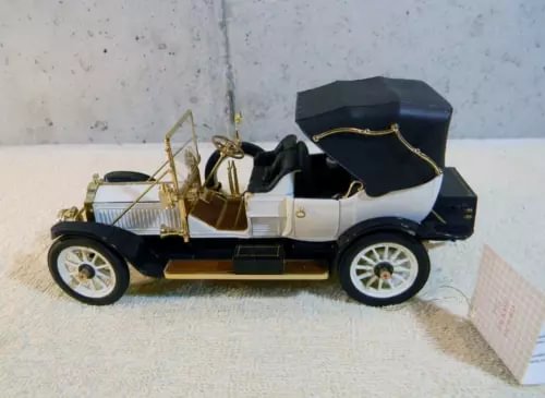 Franklin Mint 1912 Packard Victoria diecast model car, black with cream accents and gold trim