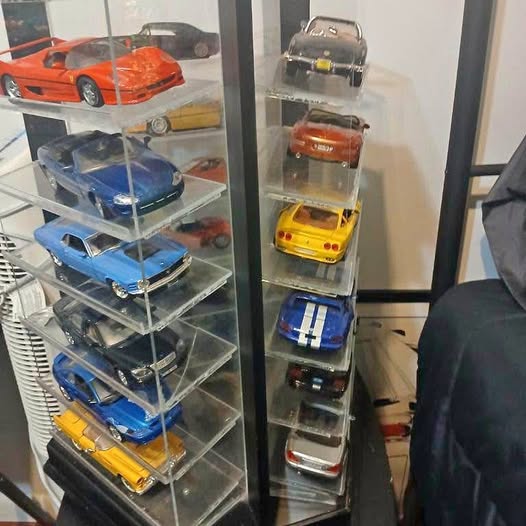 Rotating diecast display stand with clear glass shelves, multi-car on rotating tiers