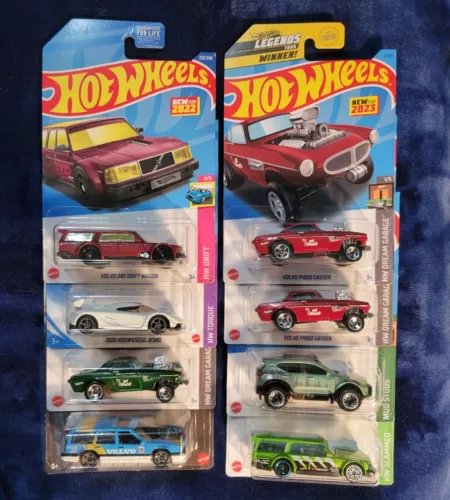 Diecast car multipack with two Hot Wheels blister cards, red and green cars on display