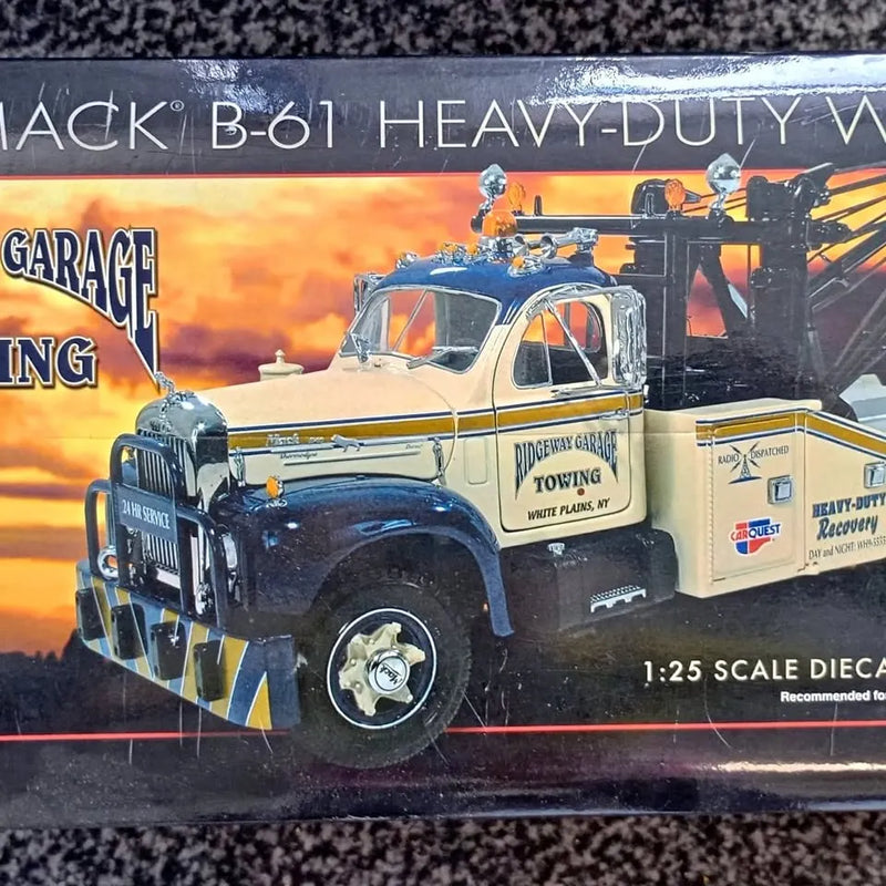 White and blue diecast wrecker truck model with crane, 1:25 scale