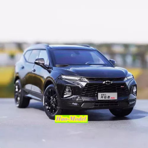 1:18 alloy diecast SUV model car in dark blue, front view with detailed grille
