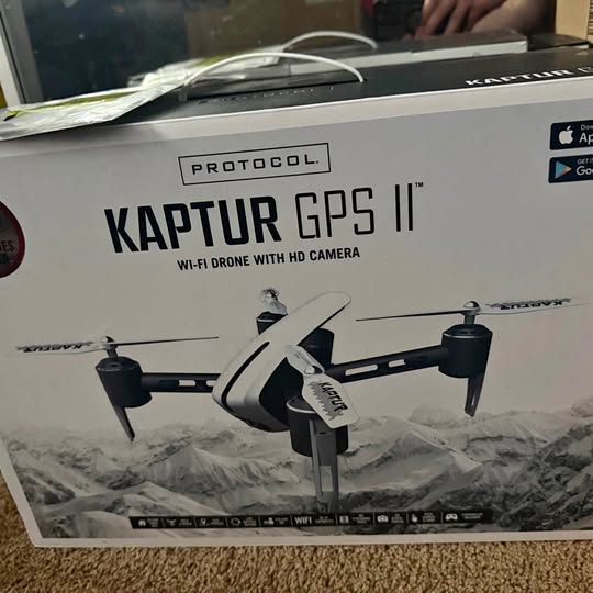 Drone packaging box for KAPTOR GPS II with propeller drone illustration and HD camera text