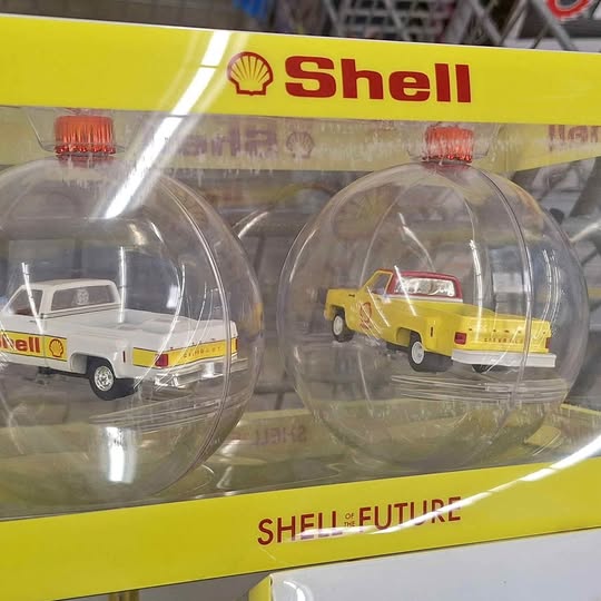 Diecast truck set with two Shell mini trucks in clear display domes