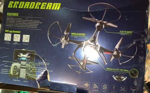Broadream S7 4-axis drone with four propellers shown on retail box