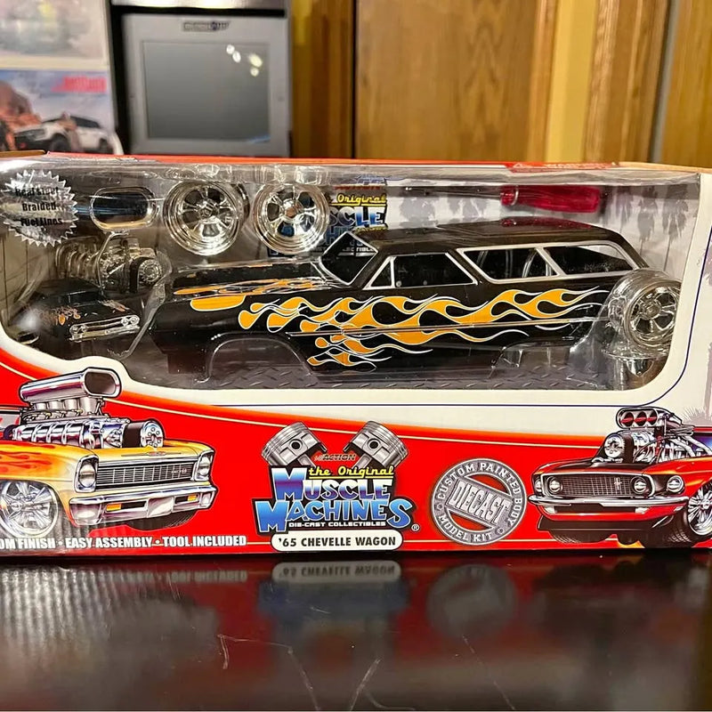 Diecast 1:18 '65 Chevelle wagon model kit in blister packaging, flame decals and chrome details