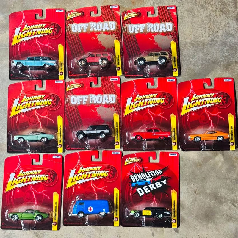 Johnny Lightning diecast car lot, 10 boxed vehicles, assorted colors