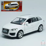 White alloy diecast toy model SUV car, Audi Q7, front three-quarter view