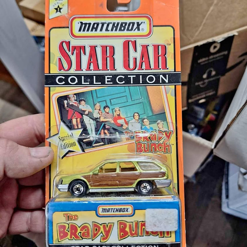1/64 diecast van in blister pack, cream with green details, Matchbox Brady Bunch