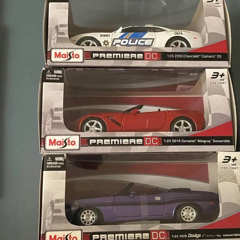 1:24 die-cast cars in boxes, red and purple sports cars with chrome wheels