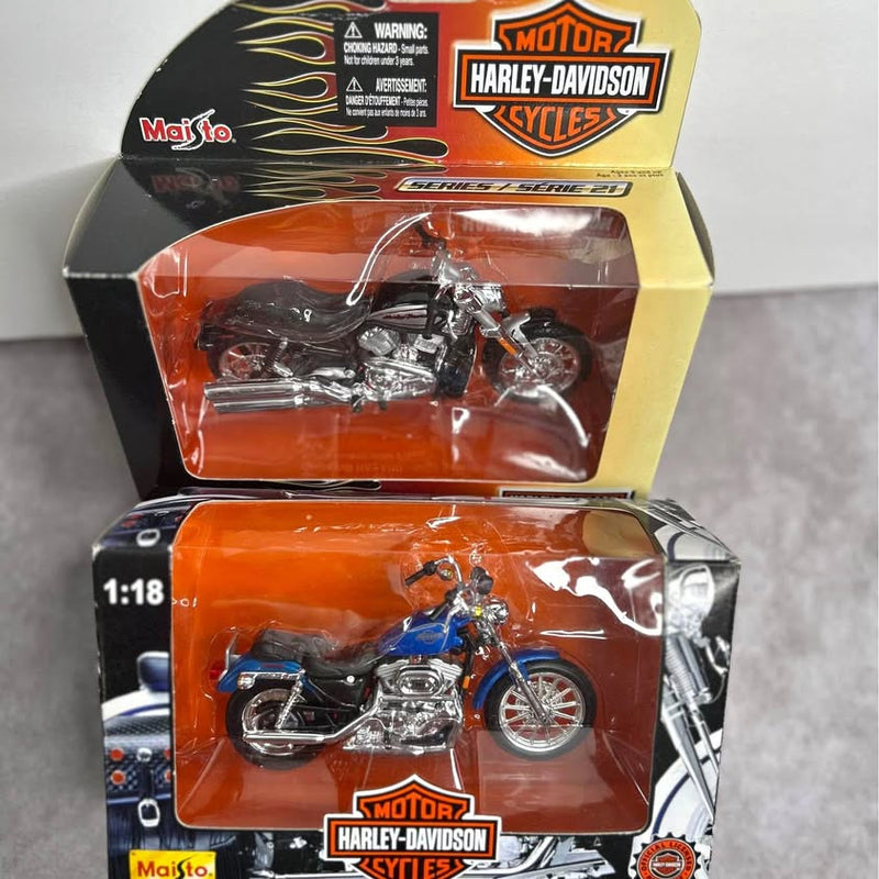 1:18 Harley-Davidson diecast motorcycle replica toy in retail box