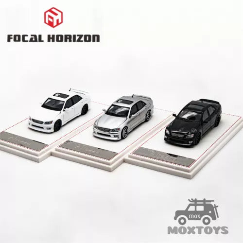 1:64 diecast model car toy set with three sporty cars on display bases