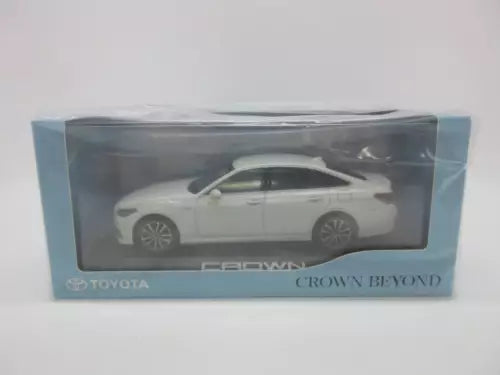 Takara Tomy Tomica 1/66 diecast Toyota Crown diecast car in display box