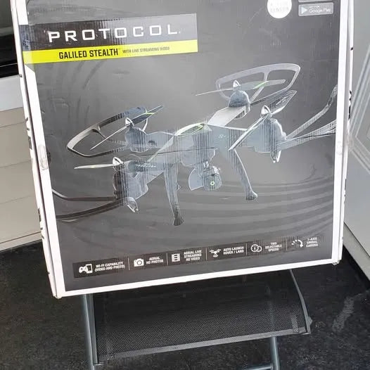 Drone camera box with printed quadcopter and feature icons