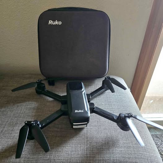 Ruko 4K video drone with foldable propellers and carrying case