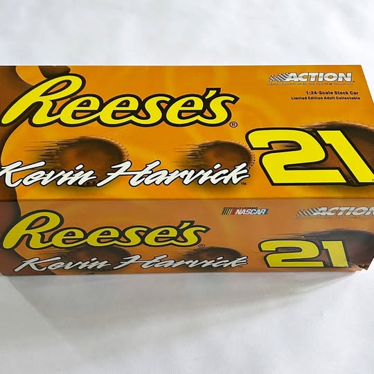 1:24 diecast car box with Reeses branding, Kevin Harvick, and #21 on front
