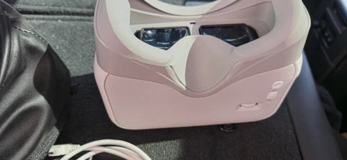 FPV headset with padded face interface, cream/white shell
