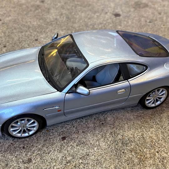 1:18 diecast metal sports car, silver with tinted windows and open wheels