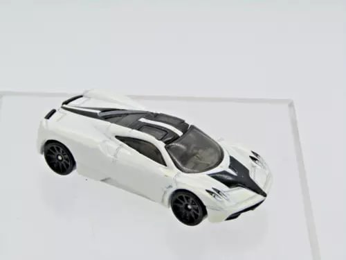 Hot Wheels Pagani Huayra 1:64 diecast model car, pearl white with black accents