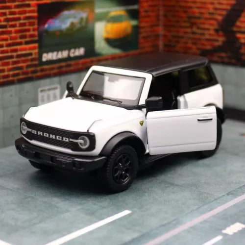 1:36 diecast Ford Bronco metal car model with open door, white SUV